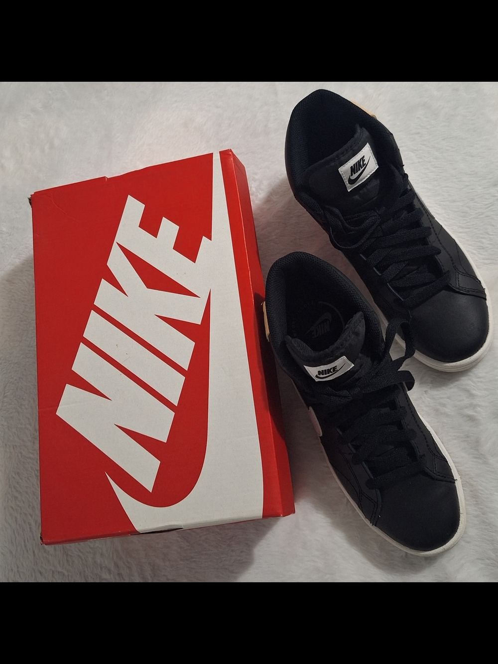 Nike Women Black Low-Top Sneakers